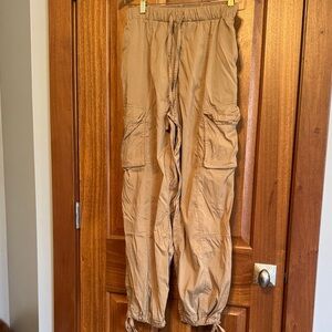 Lululemon Women’s Tan Cargo Pants